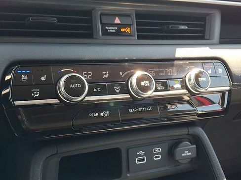 Used 2025 Honda Pilot Elite image 16