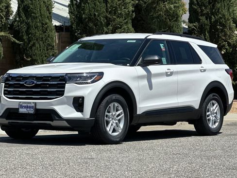 New 2026 Ford Explorer Active RWD image 8