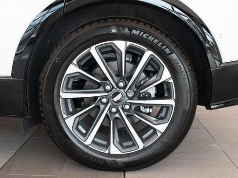Used 2025 Cadillac Lyriq Sport w/ LPO, Floor Liner Package AWD/4WD image 9
