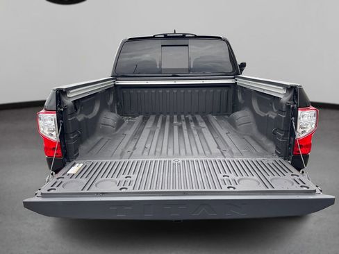 Used 2024 Nissan Titan SV w/ SV Convenience Package image 11