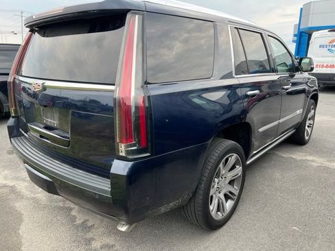 Used 2020 Cadillac Escalade Premium Luxury AWD/4WD image 3