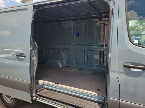 Used 2024 Mercedes-Benz Sprinter 2500 image 11