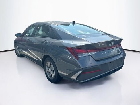 Certified 2024 Hyundai Elantra SE FWD image 2