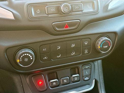 Used 2018 GMC Terrain SLE image 22