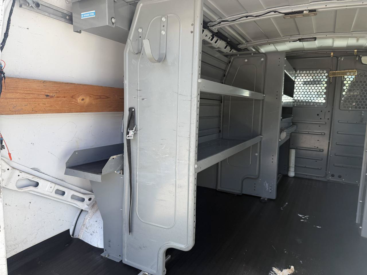 Used 2015 Chevrolet Express 2500 RWD image 19