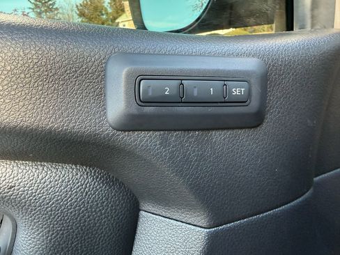 Used 2021 Nissan Titan PRO-4X w/ Pro-4x Convenience Package image 18