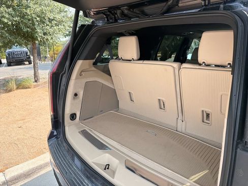Used 2023 Cadillac Escalade Premium Luxury AWD/4WD image 44