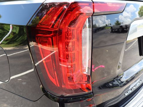 Used 2021 GMC Yukon XL Denali w/ Advanced Technology Package RWD image 52