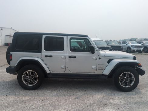 Used 2023 Jeep Wrangler Unlimited Sahara w/ Cold Weather Group AWD/4WD image 4