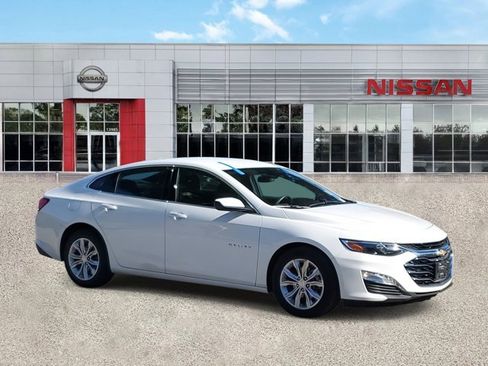 Used 2023 Chevrolet Malibu LT image 2