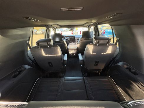 New 2026 GMC Yukon AT4 Ultimate w/ LPO, Floor Liner Package image 17