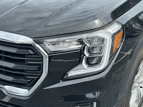 Used 2024 GMC Terrain SLE image 11