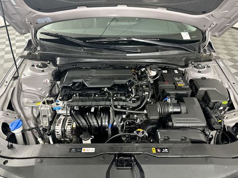 Used 2025 Hyundai Elantra SEL FWD image 35