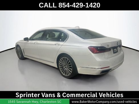 Used 2021 BMW 740i w/ Premium Package RWD image 3