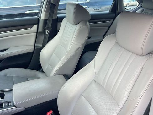 Used 2018 Honda Accord Touring image 9