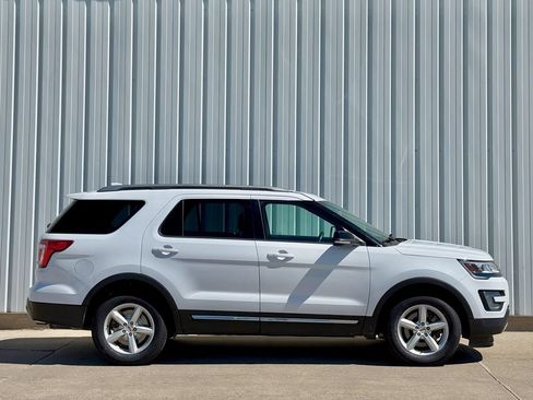 Used 2016 Ford Explorer XLT AWD/4WD image 7