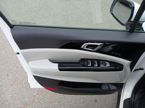 Used 2024 Kia Carnival SX Prestige image 23