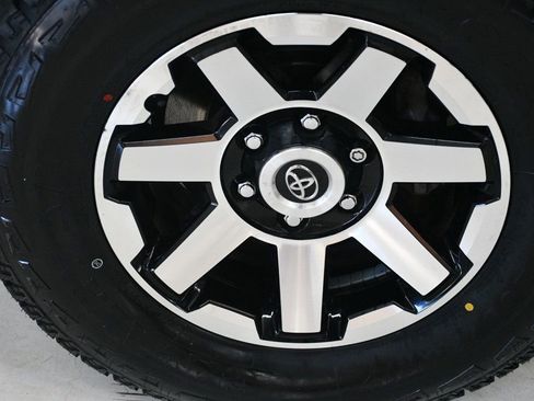 Used 2018 Toyota 4Runner SR5 Premium image 19