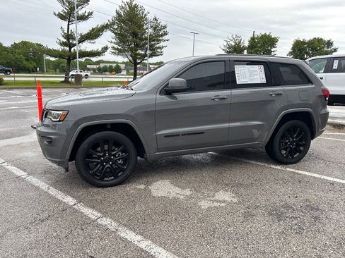 Used 2021 Jeep Grand Cherokee Laredo X AWD/4WD image 15