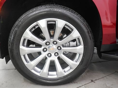 Used 2025 Chevrolet Tahoe Premier AWD/4WD image 33