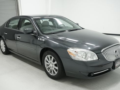 Used 2010 Buick Lucerne CXL w/ Driver Confidence Package FWD image 3
