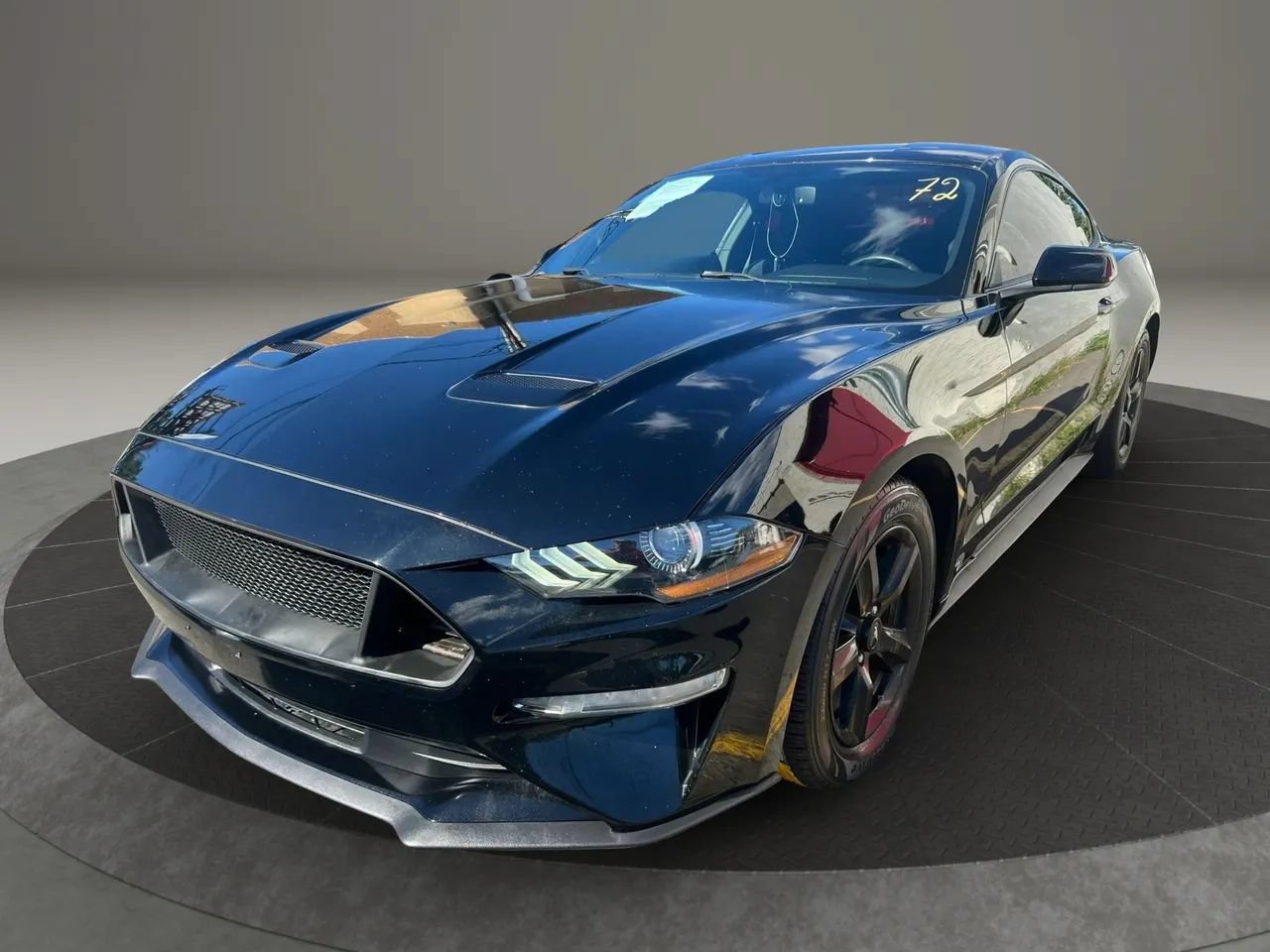 Used 2018 Ford Mustang Coupe RWD image 1