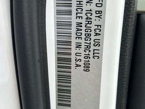 Certified 2024 Jeep Grand Cherokee Limited w/ Black Appearance Package image 56