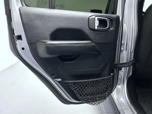 Used 2018 Jeep Wrangler Unlimited Sahara w/ Cold Weather Group AWD/4WD image 20