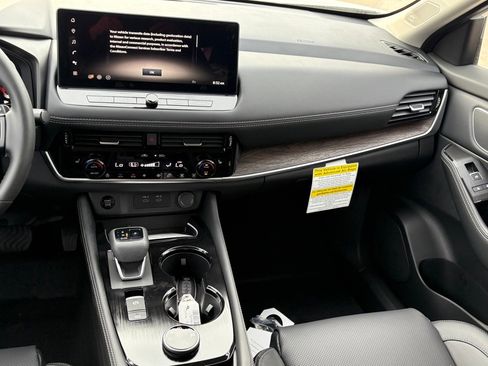 New 2026 Nissan Rogue Platinum image 10