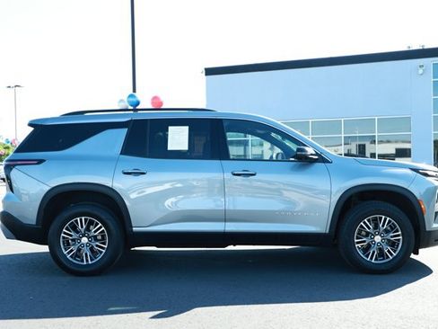 Used 2024 Chevrolet Traverse LT FWD image 4