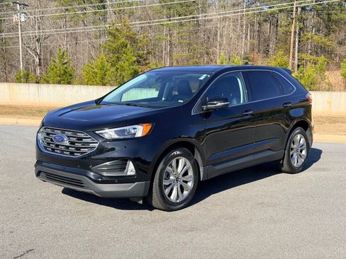 Used 2024 Ford Edge Titanium image 3