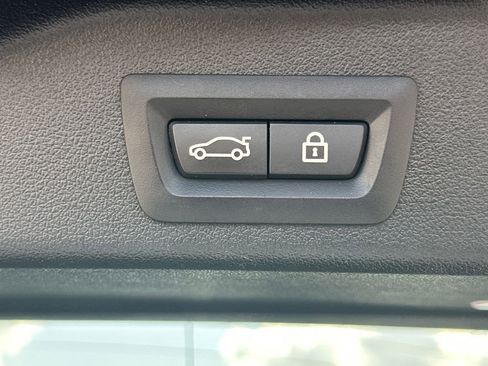 Used 2022 BMW X5 M50i w/ Executive Package image 19