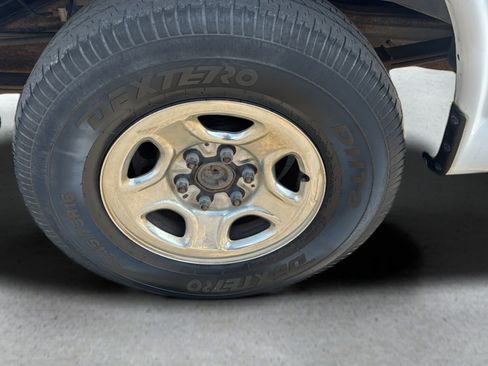 Used 2006 Chevrolet Express 1500 Passenger RWD image 17