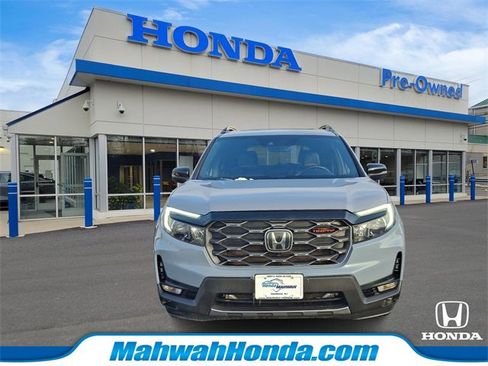 Used 2023 Honda Passport TrailSport image 2