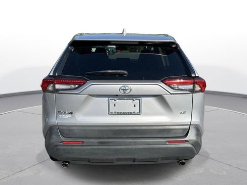 Used 2022 Toyota RAV4 LE FWD image 7