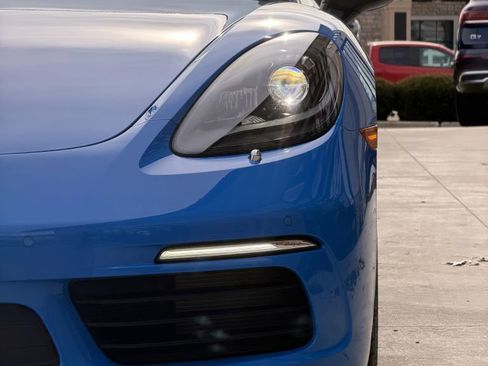 Used 2025 Porsche 718 Cayman w/ Sport Chrono Package image 13