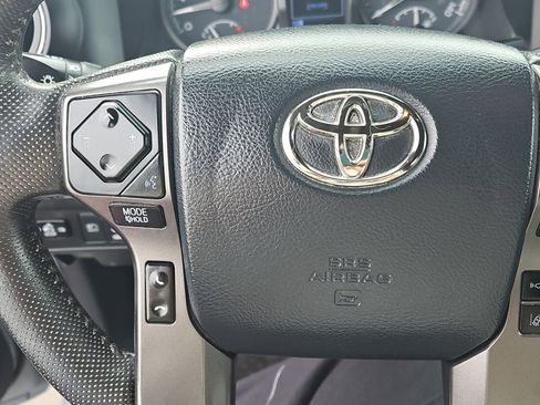 Used 2020 Toyota Tacoma TRD Sport image 11