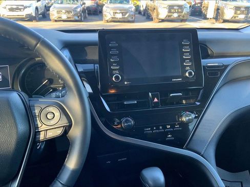 Used 2023 Toyota Camry SE image 6