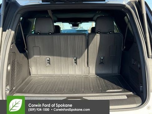 Used 2025 GMC Yukon XL AT4 w/ AT4 Premium Package AWD/4WD image 18