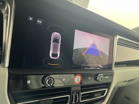 Certified 2023 Porsche Macan Turbo AWD/4WD image 24