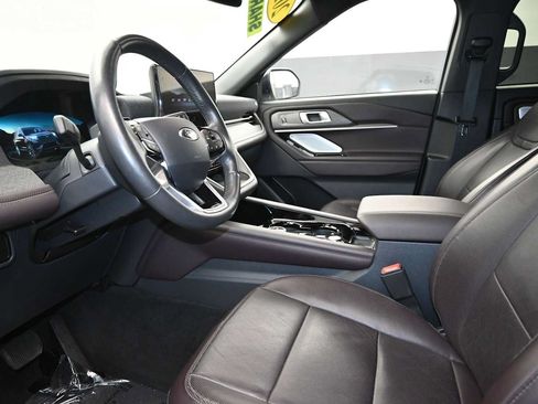 Used 2025 Ford Explorer Platinum RWD image 6