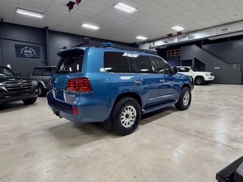 Used 2010 Lexus LX 570 4WD w/ Luxury Pkg image 8