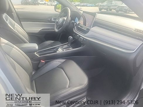 Used 2025 Jeep Compass Limited AWD/4WD image 13