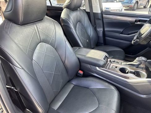 Used 2021 Toyota Highlander Platinum image 27
