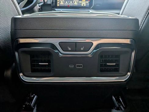 Used 2025 GMC Sierra 3500 Denali w/ Denali Reserve Package image 19