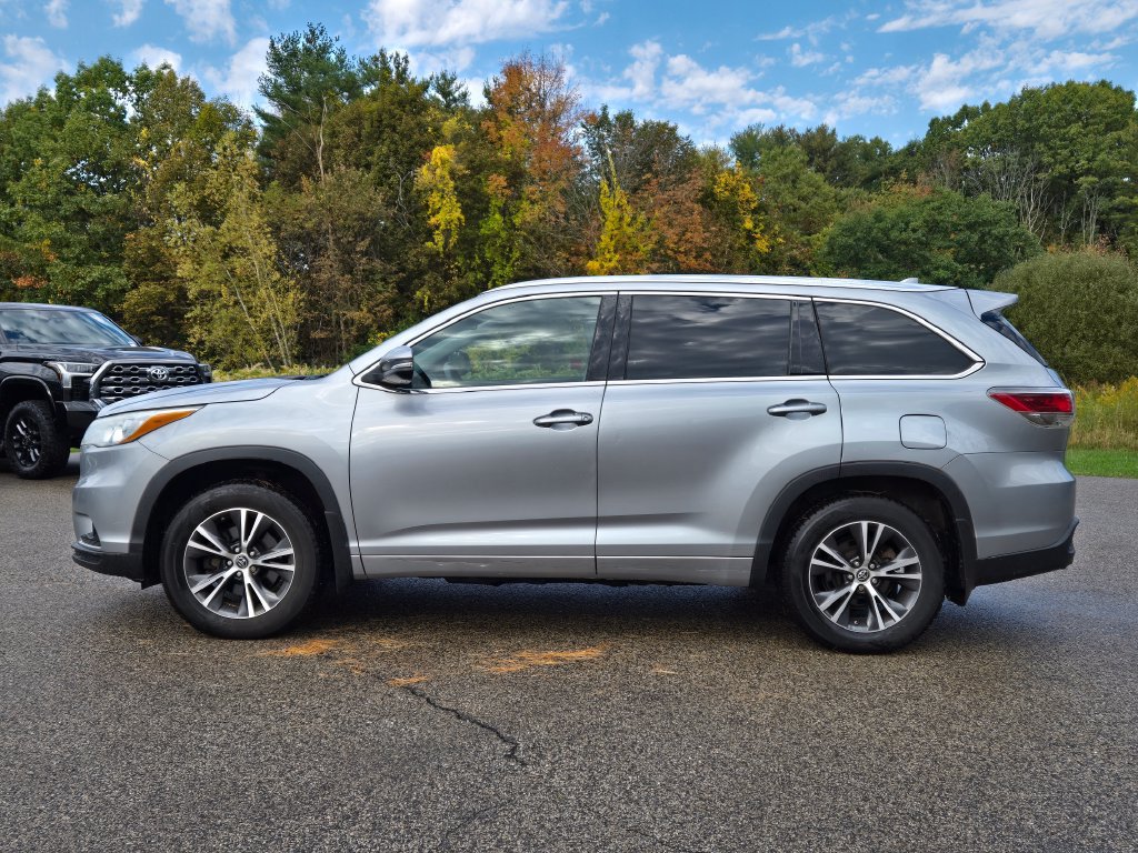 Used 2016 Toyota Highlander XLE AWD/4WD image 2