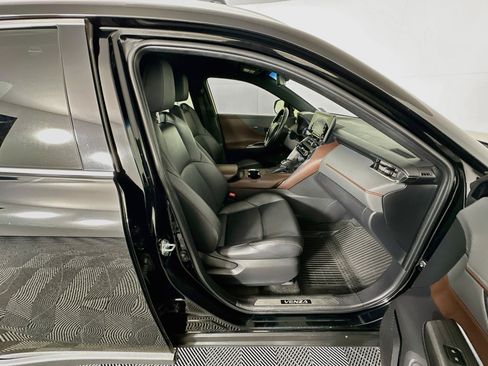 Used 2022 Toyota Venza XLE AWD/4WD image 30