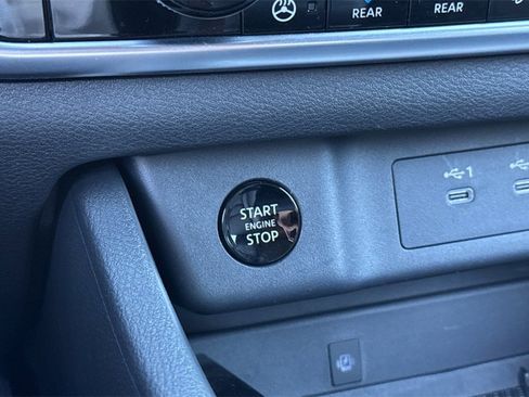 Certified 2025 Nissan Rogue SL w/ SL Premium Package image 22