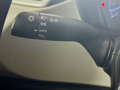Used 2020 Toyota Corolla LE FWD image 12