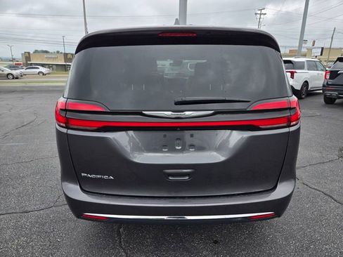 Used 2022 Chrysler Pacifica Touring-L FWD image 6